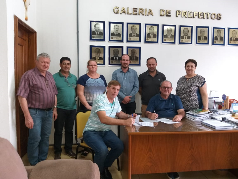 ASSINADO CONTRATO PARA PAVIMENTAÇÃO ASFÁLTICA 